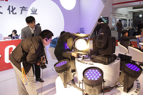 携全线LED影视舞台照明产品荣耀登场 星光影视在CCBN2014上展示最新技术与成果
