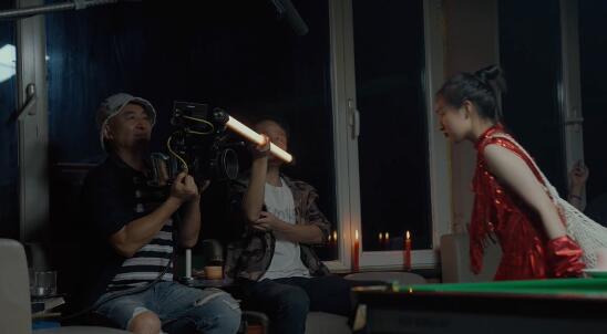 索尼CineAltaV 2特有的分体设计和双原生感光度，赋予摄影指导更多自由创作空间