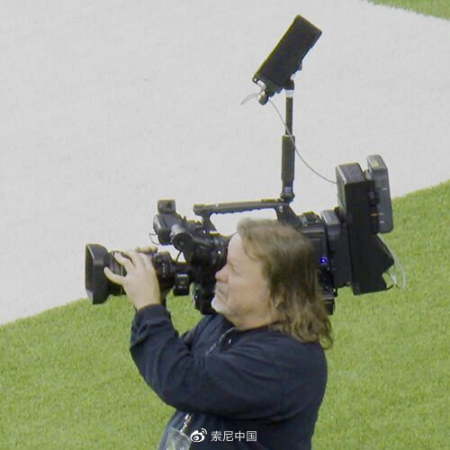 使用支持5G的摄像机进行拍摄，并以无线方式传输画面